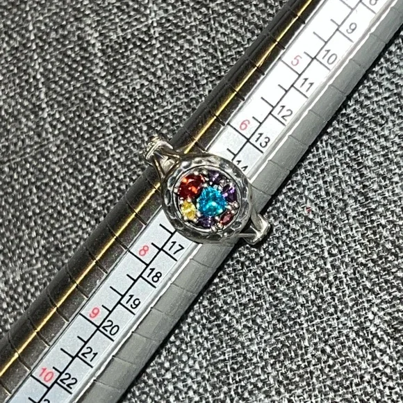 Beautiful Multi-Stone Sterling Silver Ring. SZ 7. 💙 - Picture 5 of 7